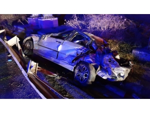 Gece Yarısı Feci Kaza: 1 Ölü, 2 Yaralı