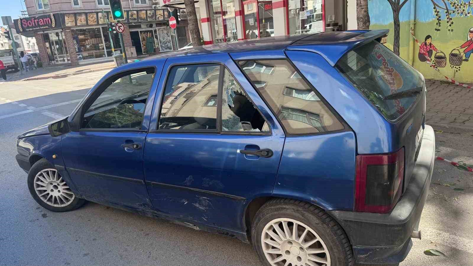 inegol-de-otomobille-carpisan-motosikletin-surucusu-yaralandi