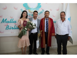 Haliliye’de Nikahı Kıyılan Çiftlere Fidan Hediye Ediliyor