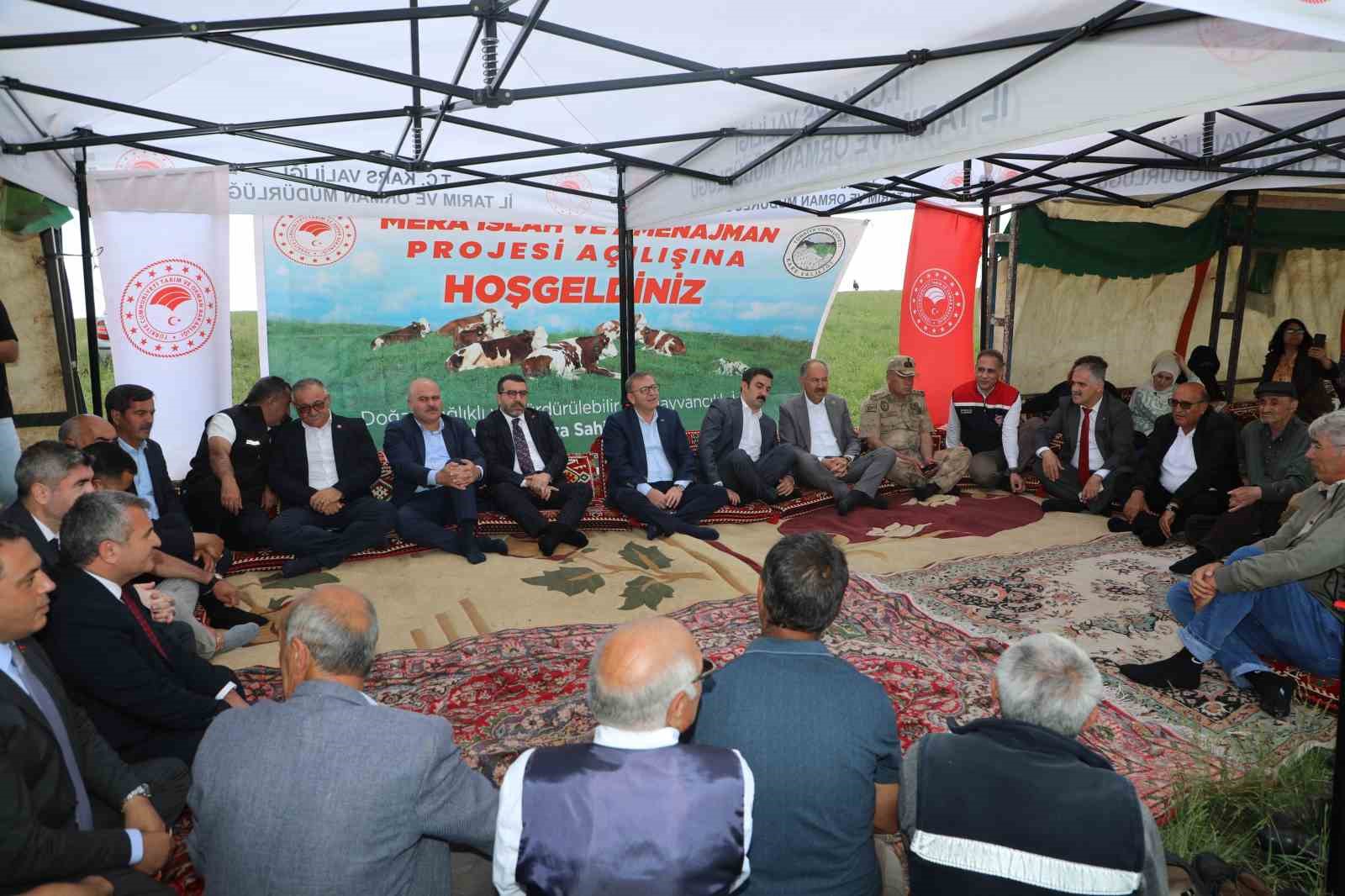 kars-ta-bin-200-dekarlik-meraya-12-ton-gubre-41-ureticiye-6-bin-150-kilogram-korunga-tohumu-destegi