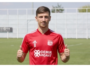 Mert Hakan Yandaş: “Hedefim Ay-yıldızlı Formayı Giymek”