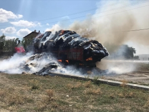 Elektrik Tellerine Takılan Kamyon Kül Oldu