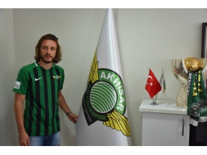 Akhisarspor’da Taha Yalçıner İmzayı Attı