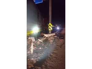 Tır Kaza Yaptı, Sürücüsü Yara Almadan Kurtuldu