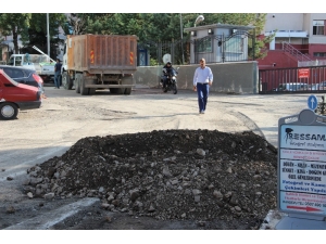 Emniyet Müdürlüğü Önünde Lastiği Patlayan Kamyon Paniğe Neden Oldu