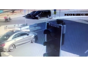 17 Yaşındaki Genç Motosikletli Kuryenin Hayatını Kaybettiği Kaza Kamerada