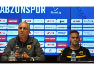 Kostenoglou: "Güzel Ülkede Güzel Taraftara, Güzel Futbol Göstermek İstiyoruz"