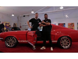 Podolski Aradığı Arabayı Abd’de Buldu