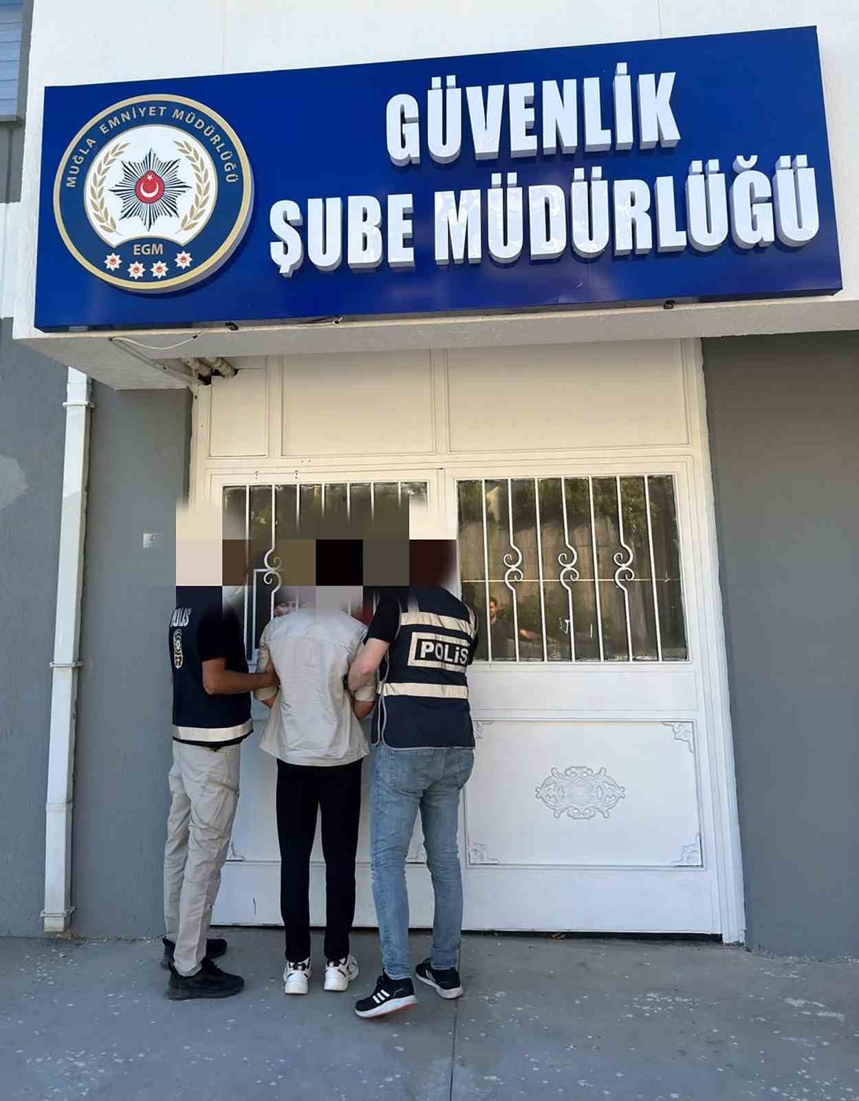 okulun-bahcesindeki-ataturk-bustunu-soken-sahis-yakalandi