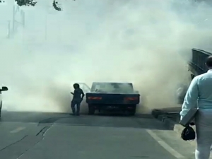 Fatih’te Seyir Halindeki Kamyonette Yangın Çıktı, Göz Gözü Görmedi