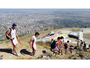 Basketbolcular 30 Ağustos Zafer Bayramı İçin Zirve Tırmanışı Yaptı