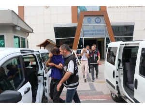 Çalınan Otomobili Sahibine Satmaya Çalışan 3 Şüpheli, Alıcı Kılığındaki Polislere Yakalandı