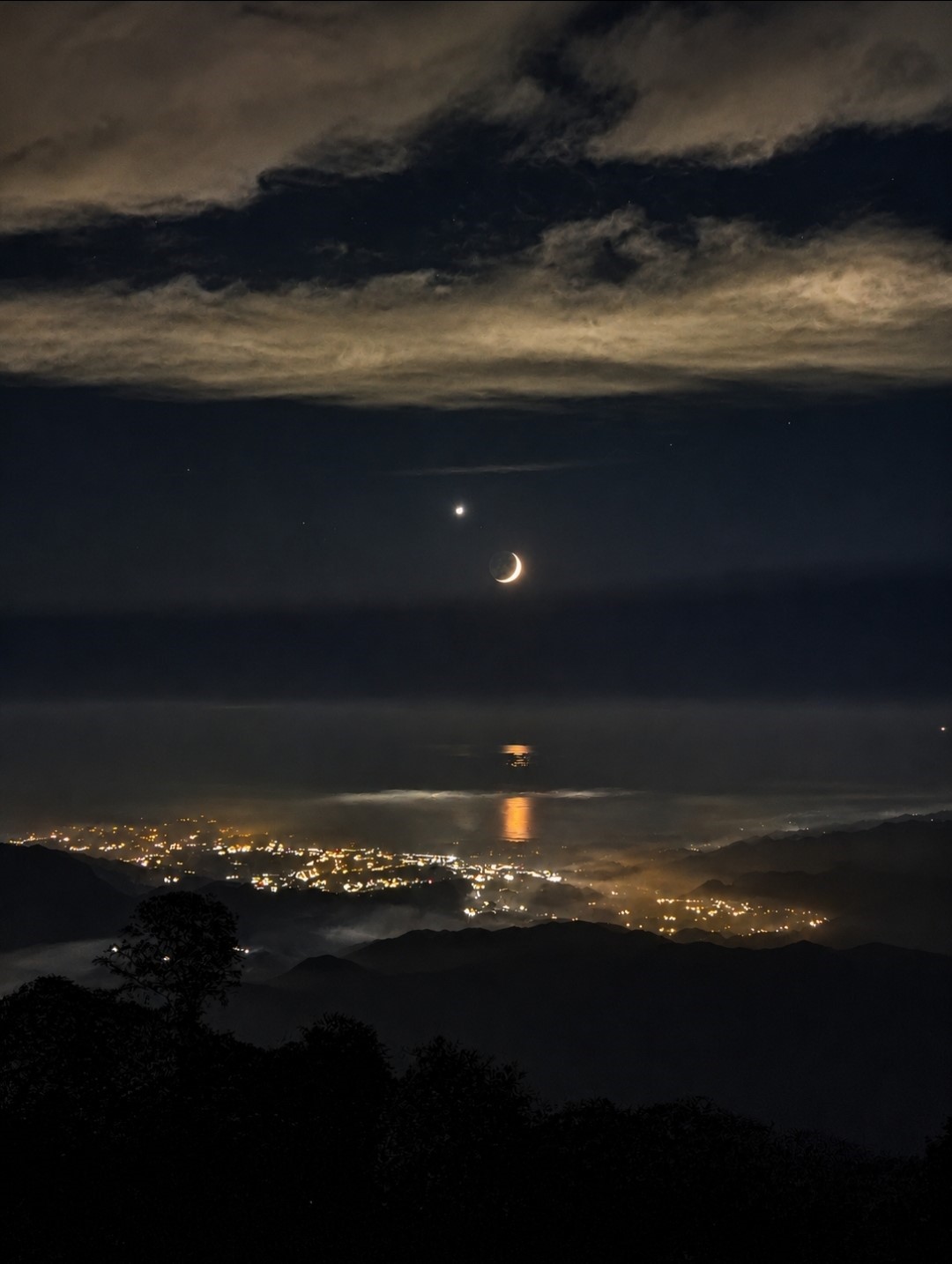 rize-semalarinda-ay-yildizli-essiz-goruntu