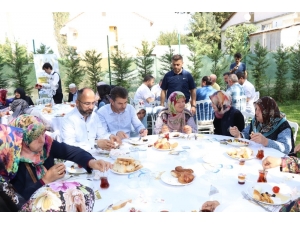 Kartepeli Büyükler Kahvaltıda Buluştu