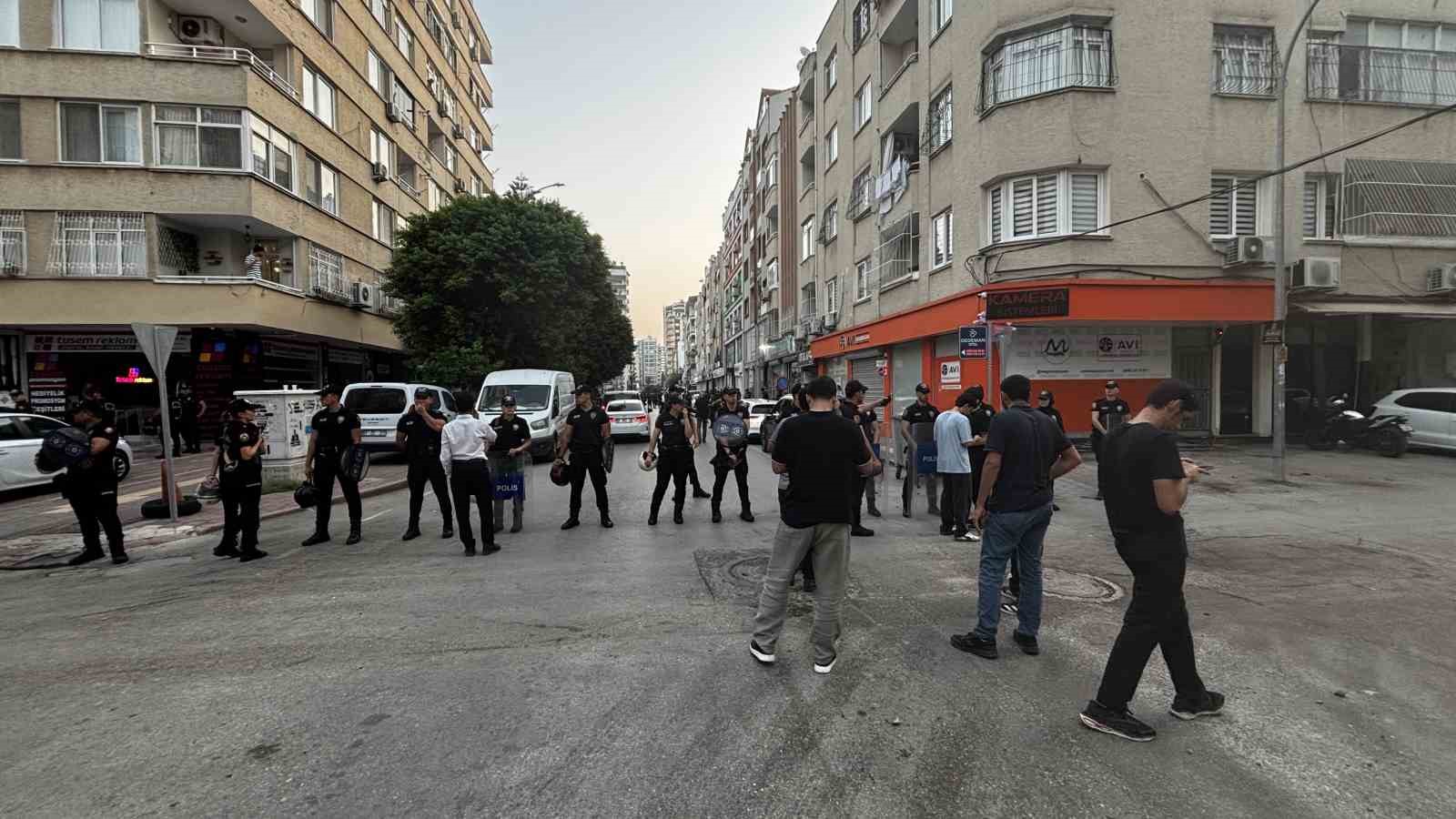 adana-da-furkan-vakfi-na-yonelik-operasyon-polis-alparslan-kuytul-un-evinde-arama-yapiyor