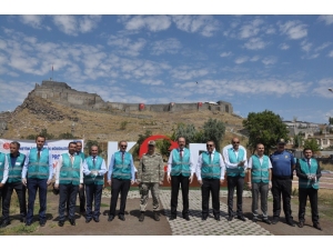 Kars’ta Denetimli Serbestlik Yükümlülerinden Çevre Temizliği