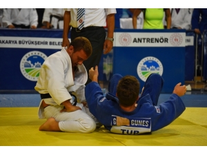 Osmangazili Judocular Tatamide Nefes Kesti
