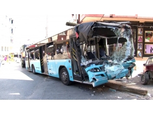 Gaziosmanpaşa’da Kontrolden Çıkan Halk Otobüs Dehşet Saçtı