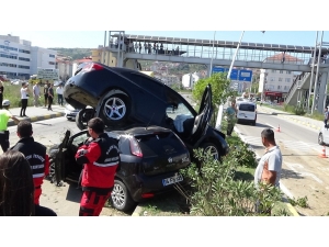 Otomobiller Üst Üste Çıktı: 10 Yaralı