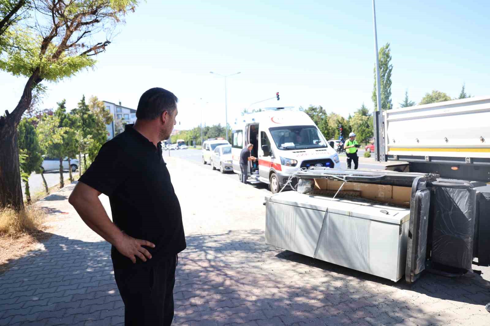 ambulansa-yol-vermek-isterken-kazaya-neden-oldu