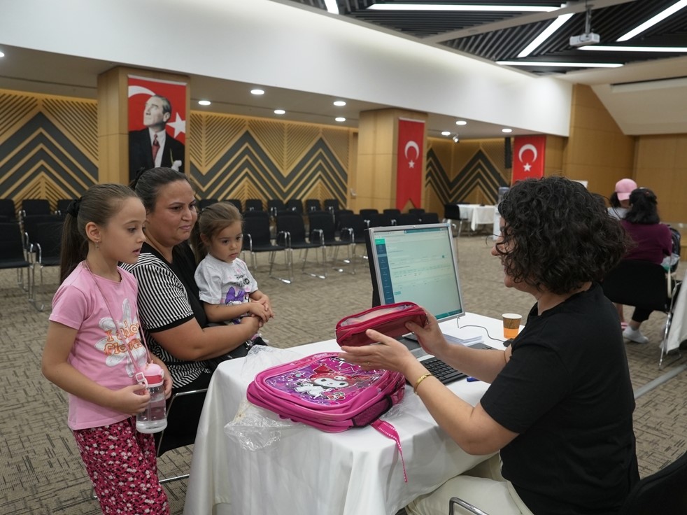 denizli-buyuksehir-miniklerin-okul-heyecanina-ortak-oluyor