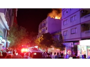 Tire’de Çatı Yangını Korkuttu