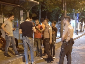 Genç Kadının Çantasını Zorla Alıp Kaçtılar