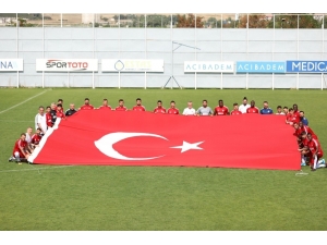 Sivasspor İdmanda Dev Türk Bayrağı Açtı