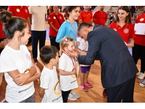 Yaz Spor Okullarında Mezuniyet Sevinci