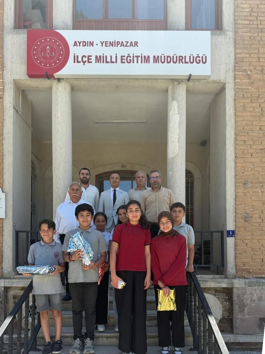 yenipazar-da-basarili-ogrenciler-odullendirildi