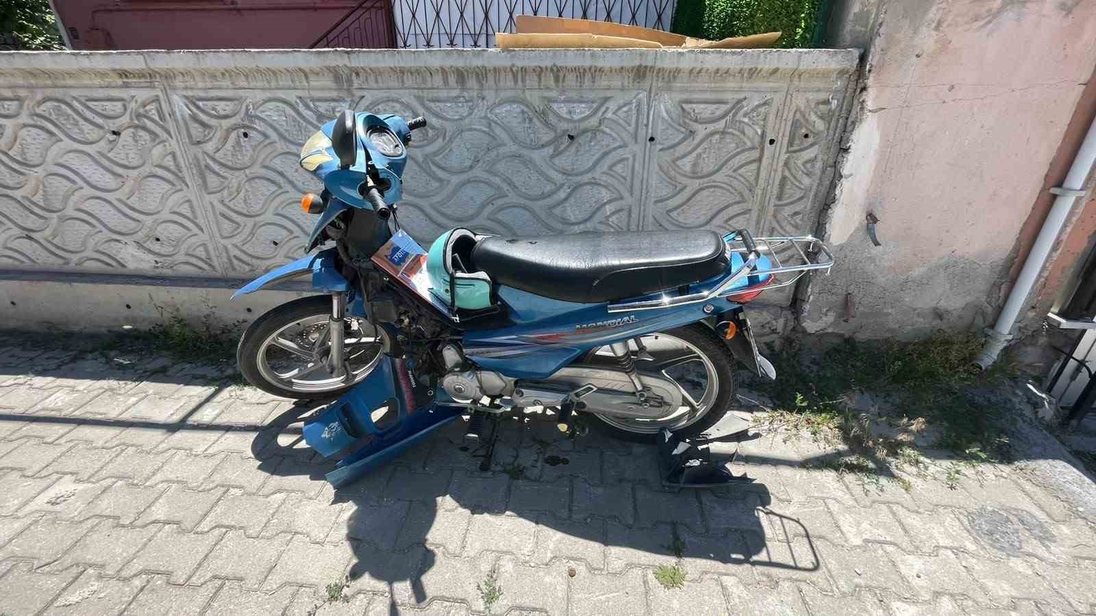 karaman-da-ciple-carpisan-motosikletli-yaralandi