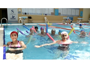 Çocukların Suda İlk Kulaç Heyecanı