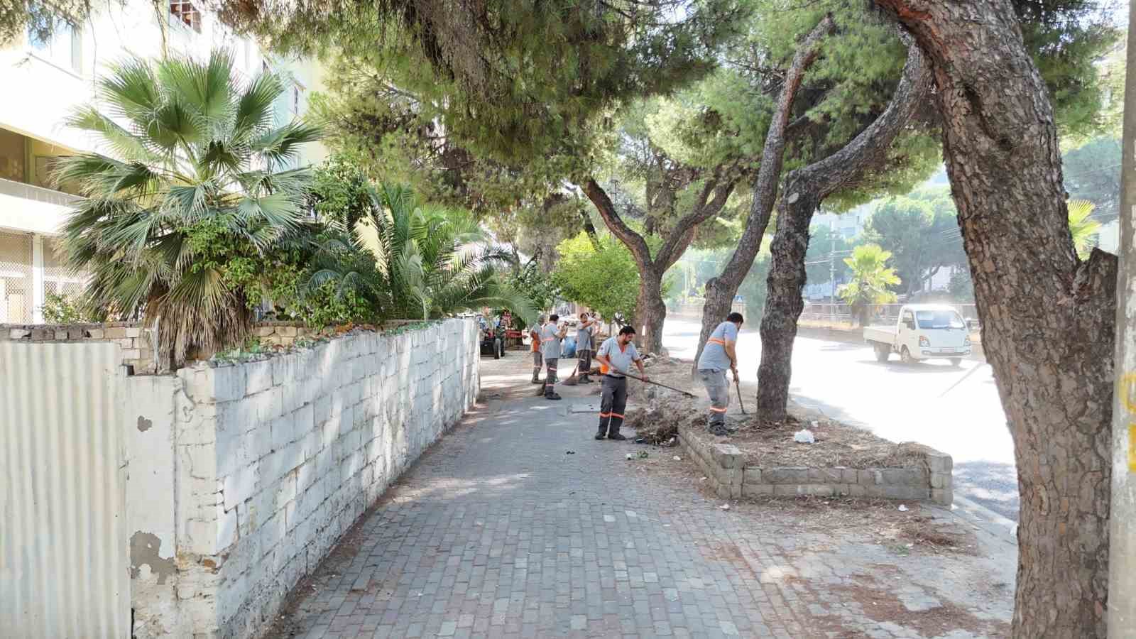 nazilli-belediyesi-nden-devlet-karayolunda-temizlik-calismasi