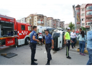 Anne İle Kızının Üzerine Araç Devrildi: 1 Ölü, 7 Yaralı