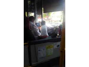 İstanbul’da Çocuğa Otobüs Kullandıran Şoför Yakalandı