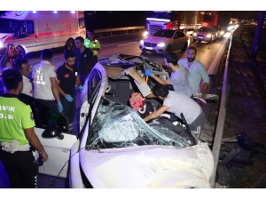 Kocaeli Tem’de Makas Atan Otomobil Tıra Arkadan Çarptı: 2 Ağır Yaralı