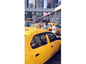 Müşterisi İle Tartışan Taksiciye Meslektaşlarından Dayak