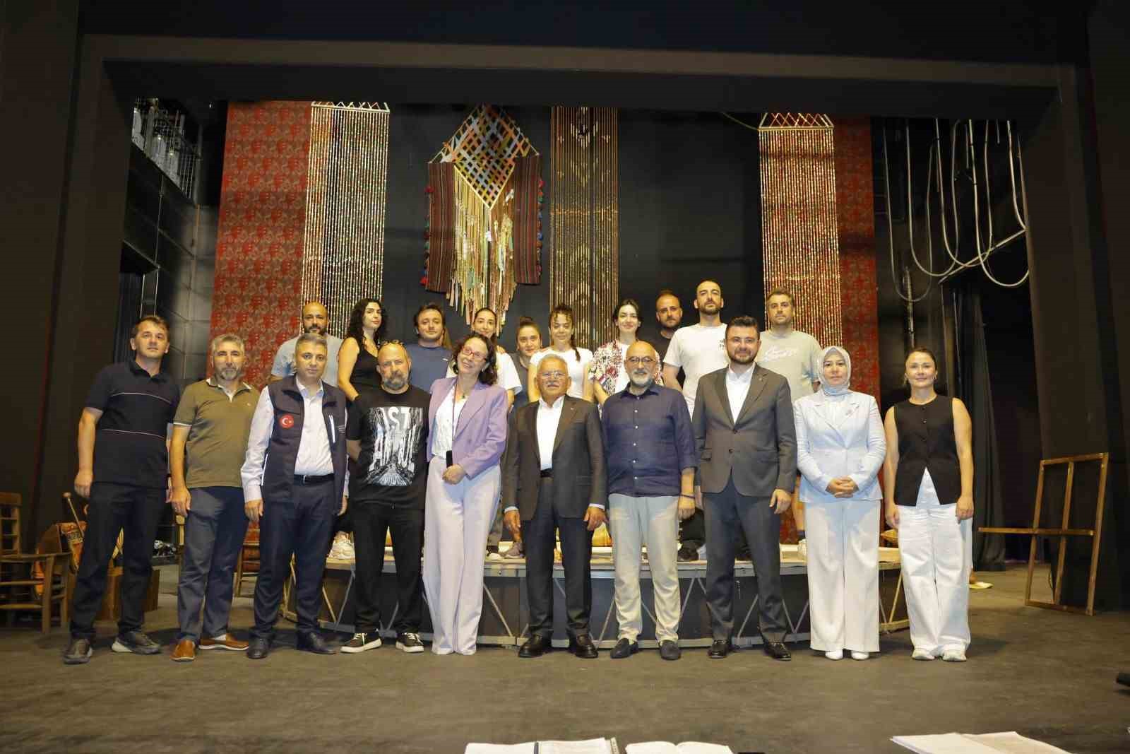 buyukkilic-kayseri-devlet-tiyatrosu-nu-inceledi
