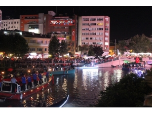 Porsuk Çayı’nda Teknelerle Fener Alayı Geçidi