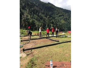 Ayder’de Tepkilere Neden Olan Salıncaklar Sökülmeye Başlandı