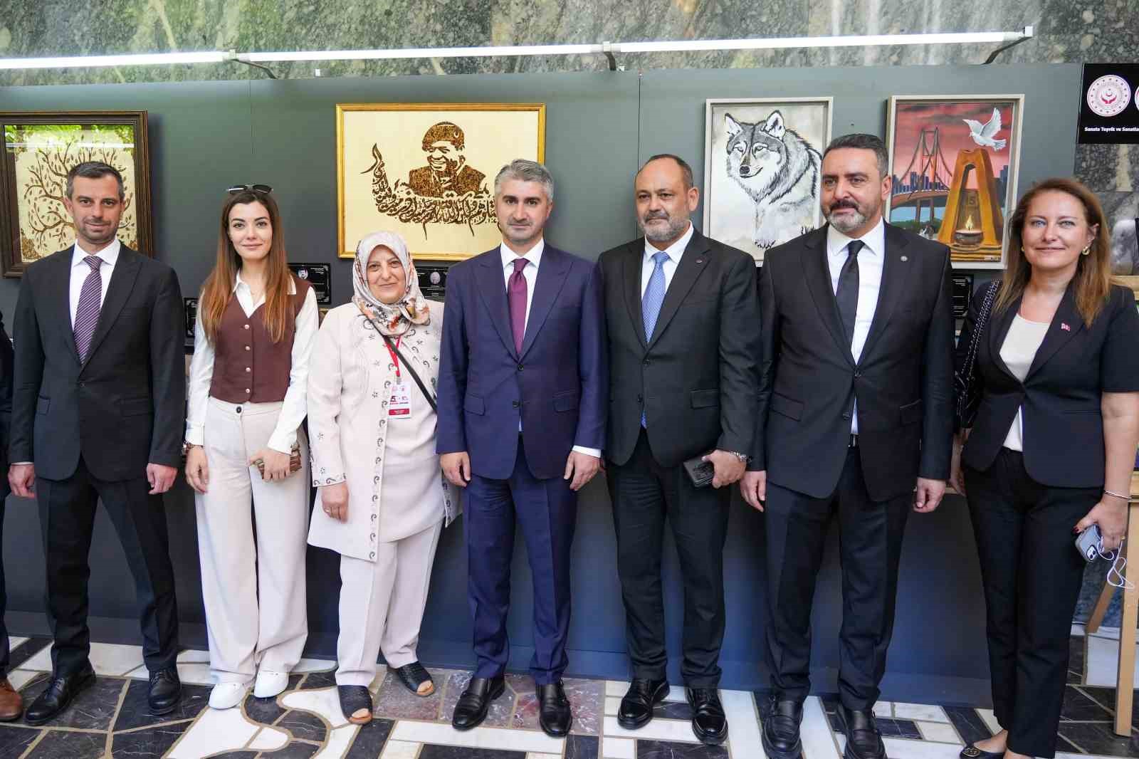 erdemir-den-sehit-yakinlari-ve-gazileri-sanatla-bulusturan-projeye-katki