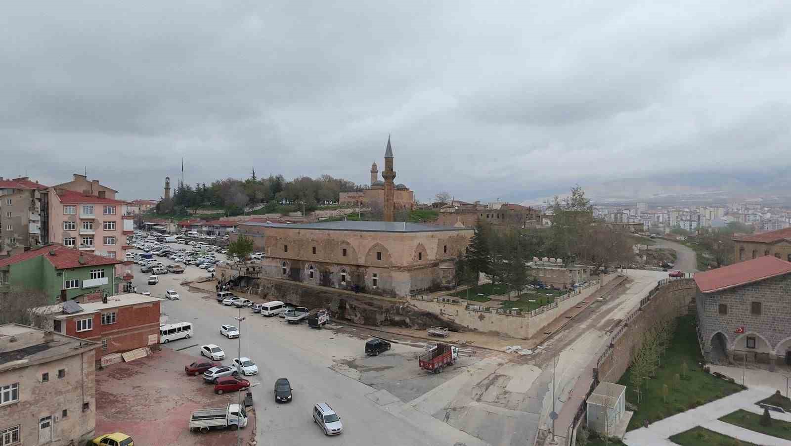 asirlik-sungur-bey-cami-cuma-namazi-ile-yeniden-ibadete-aciliyor