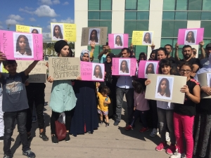 Boynuna Saplanan Makasla Felç Kalan Ezel’in Ailesi Eylem Yaptı