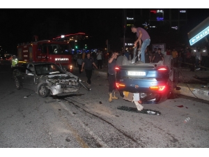 Elazığ’da İki Otomobil Çarpıştı, Biri Takla Attı: 3 Yaralı