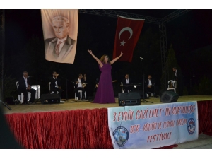 Kültür Bakanlığı Sanatçıları, Emet’in Kurtuluş Haftası Etkinliklerinde Konser Verdiler