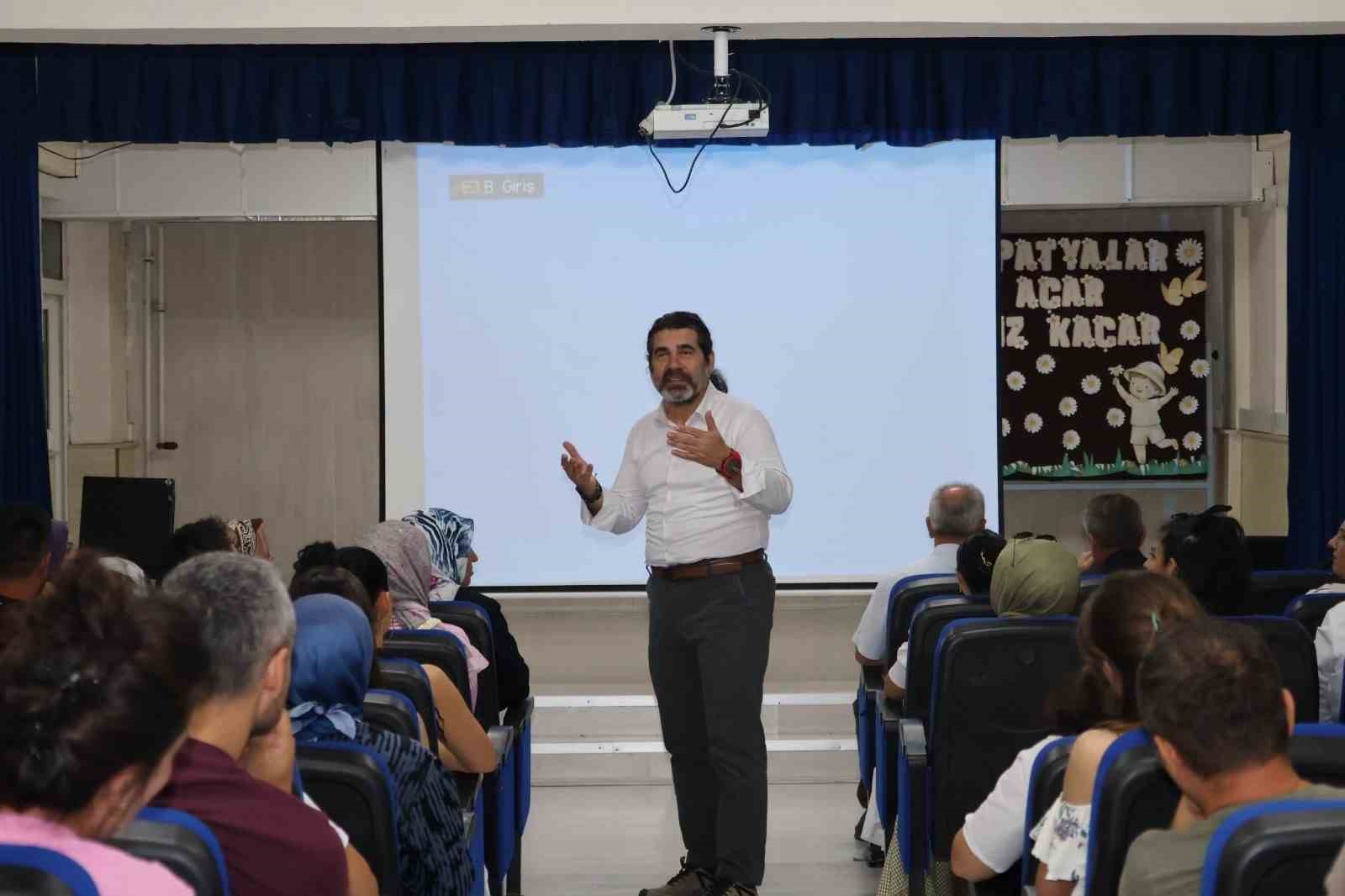 bilecik-te-velilere-turkiye-yuzyili-maarif-modeli-egitimi-verildi