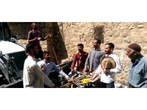 Bunlar Asker Değil, İnşaat İşçileri