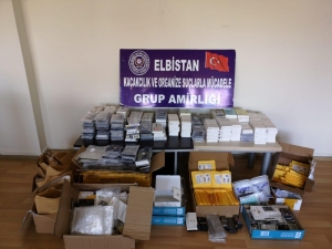 100 Bin Tl Değerinde Cep Telefonu Aksesuarı Ele Geçirildi