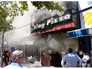 Manisa’da Bir Pizzacıda Korkutan Yangın