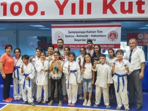 Minik Kaan’dan Foça’ya Zafer Kupası